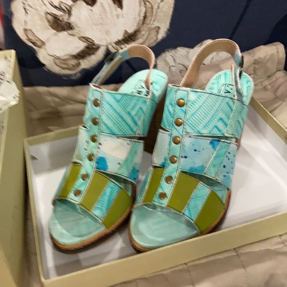 L’Artiste Brisk High Heeled Sandal